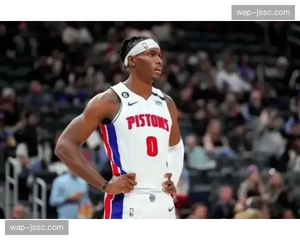 杰伦杜伦活塞内线支柱，篮板保护与篮下终结效率突出